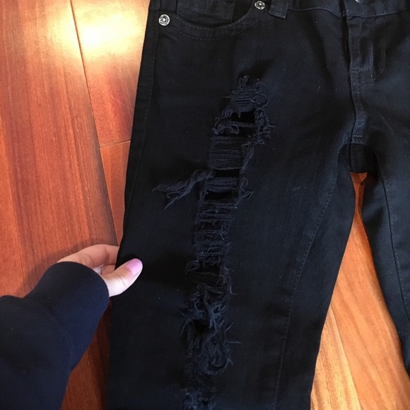 Black Guess Distressed Jeans - Picture 3 of 4